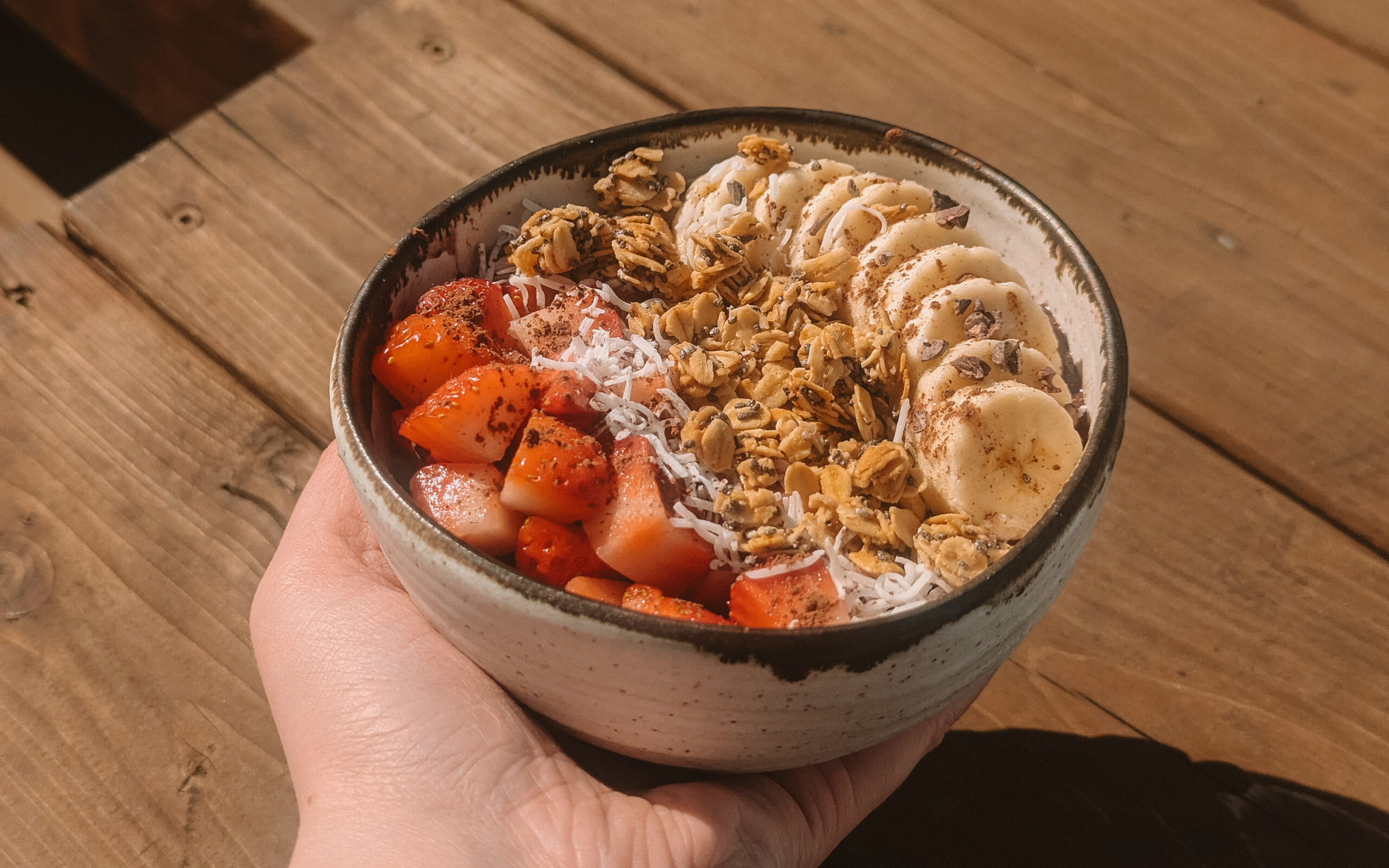 Healthy Homemade Granola (my go-to smoothie bowl topping)
